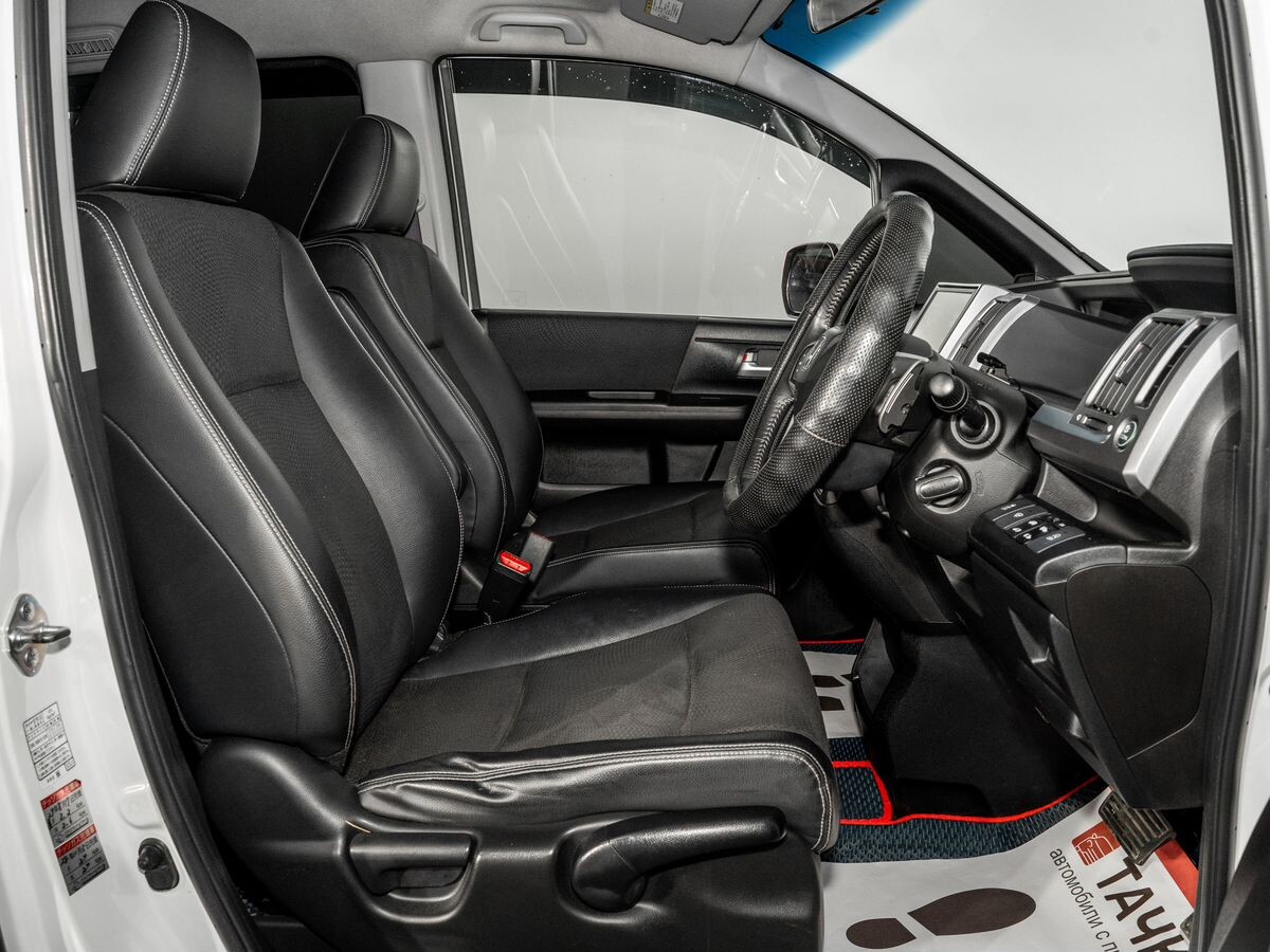 Honda Stepwgn 2012 - фото автомобиля