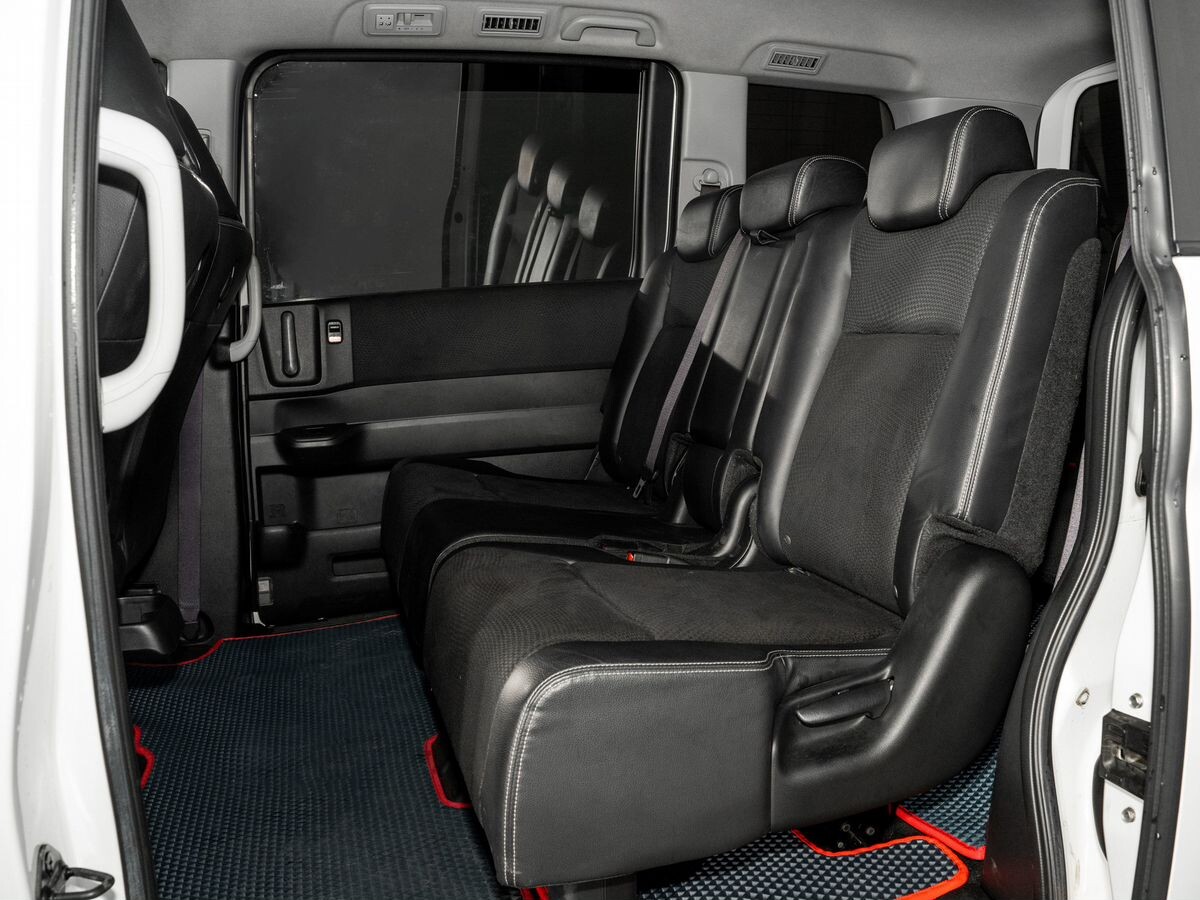 Honda Stepwgn 2012 - фото автомобиля