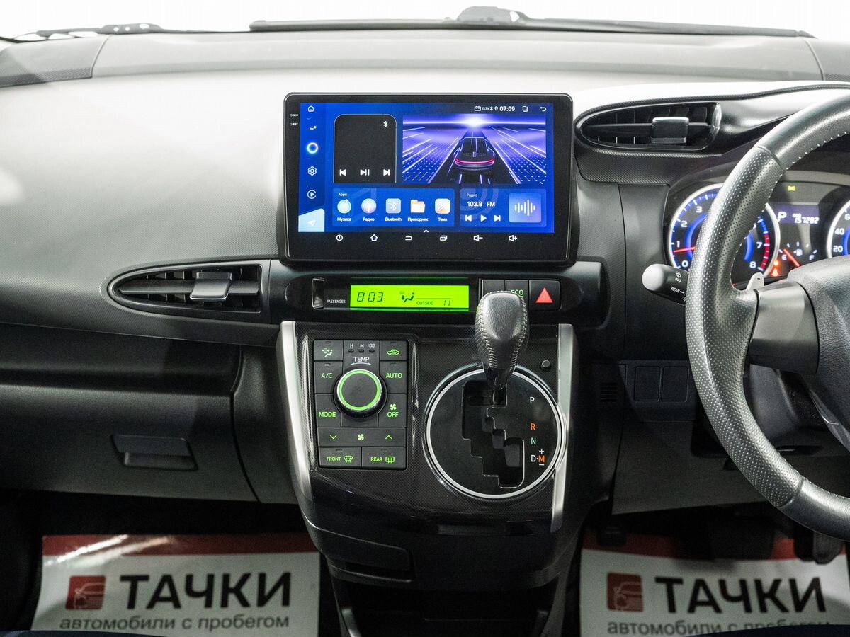 Toyota Wish 2013 - фото автомобиля