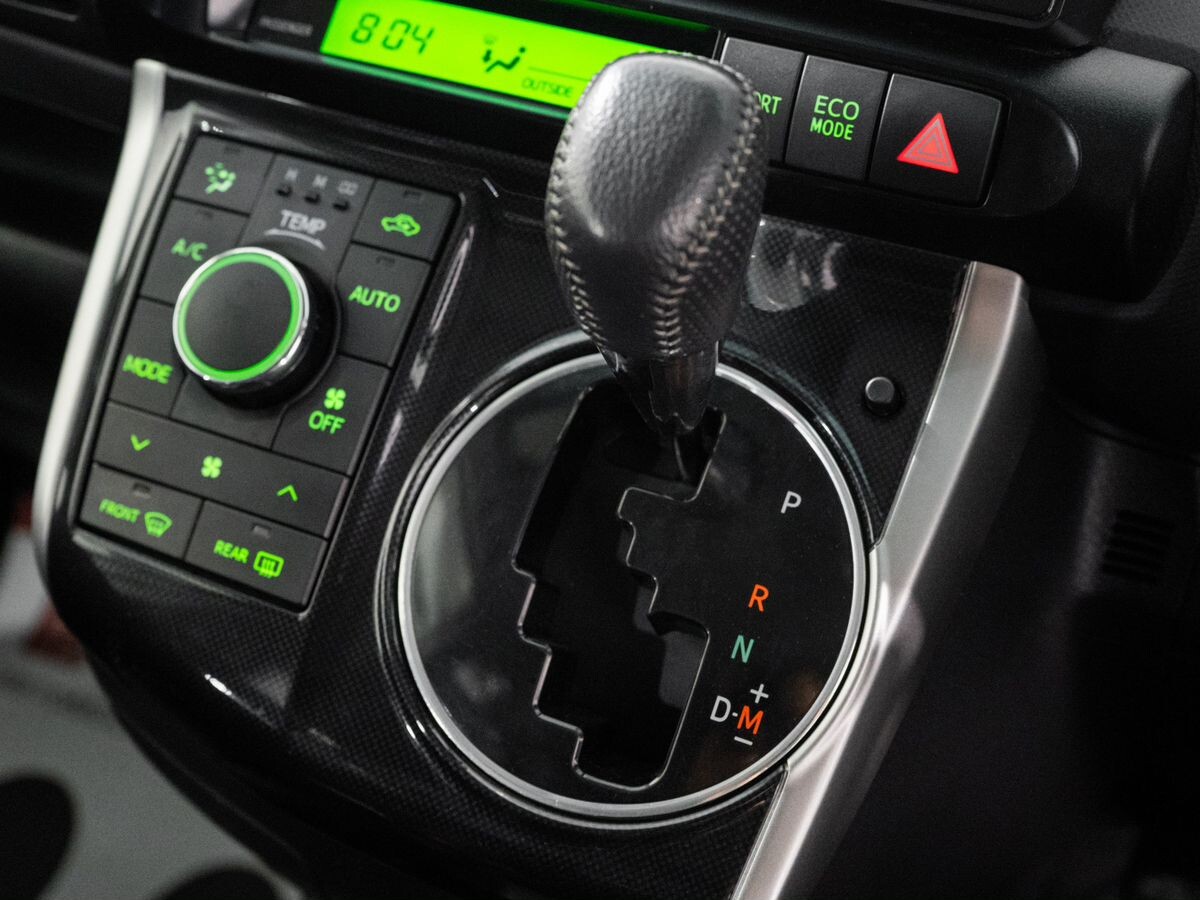 Toyota Wish 2013 - фото автомобиля