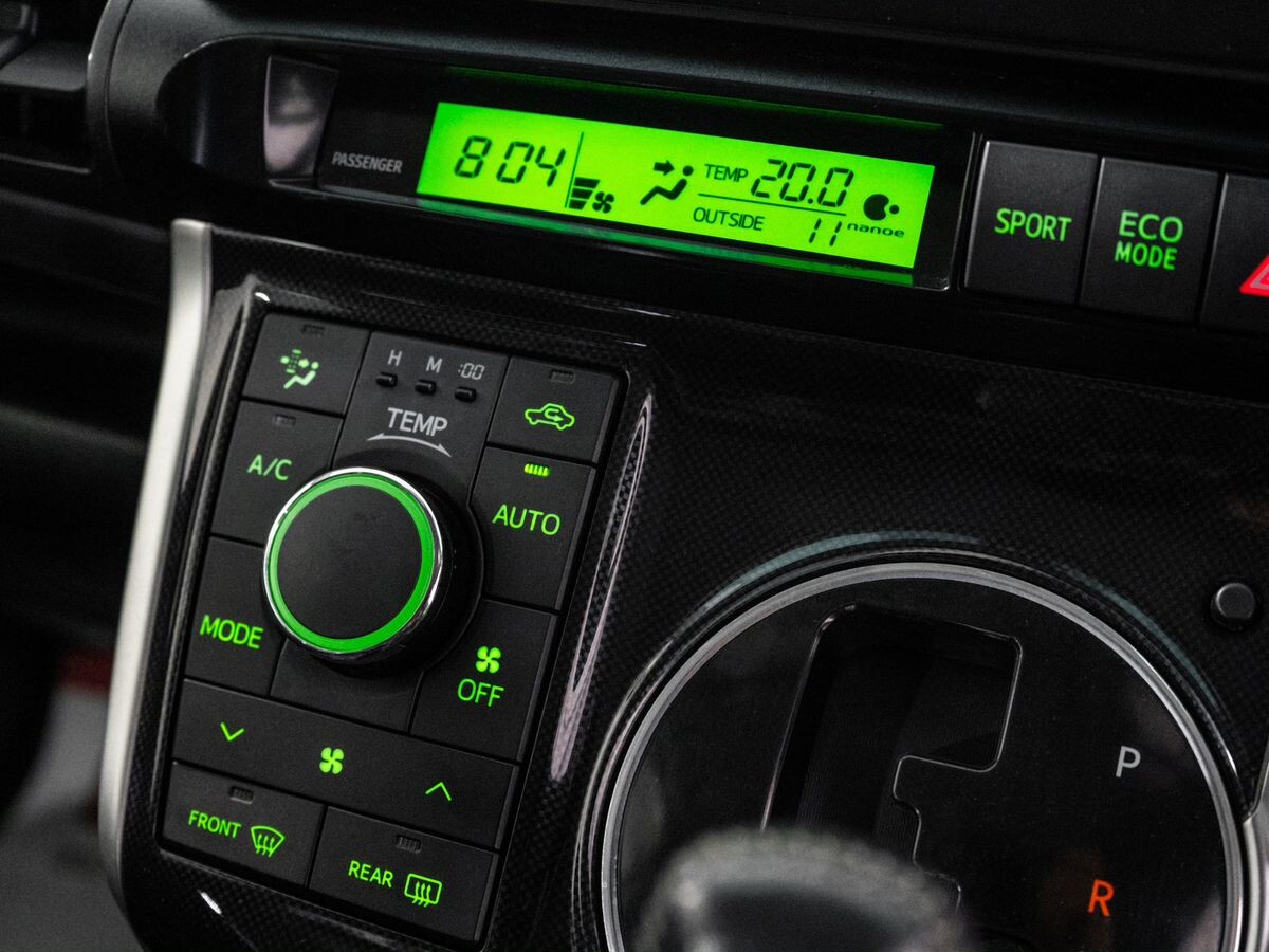 Toyota Wish 2013 - фото автомобиля