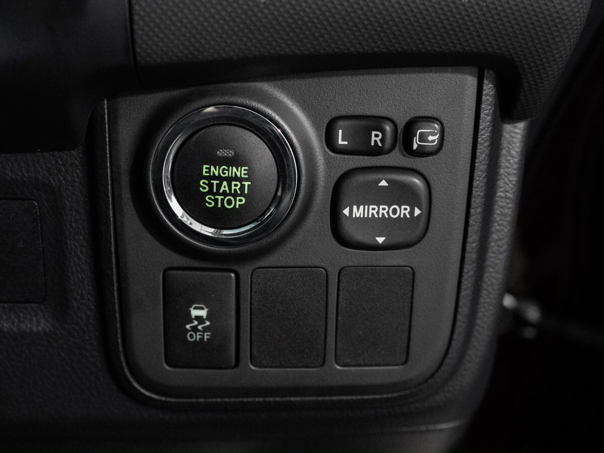 Toyota Wish 2013 - фото автомобиля