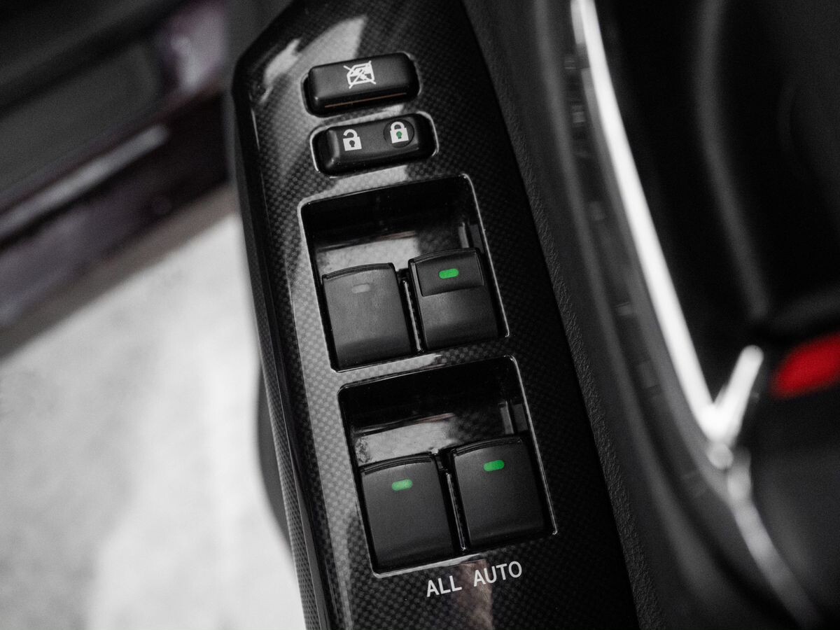 Toyota Wish 2013 - фото автомобиля