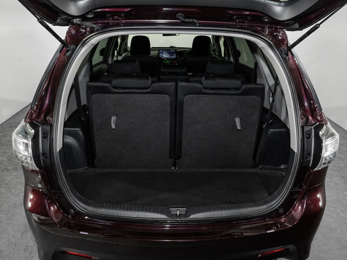Toyota Wish 2013 - фото автомобиля