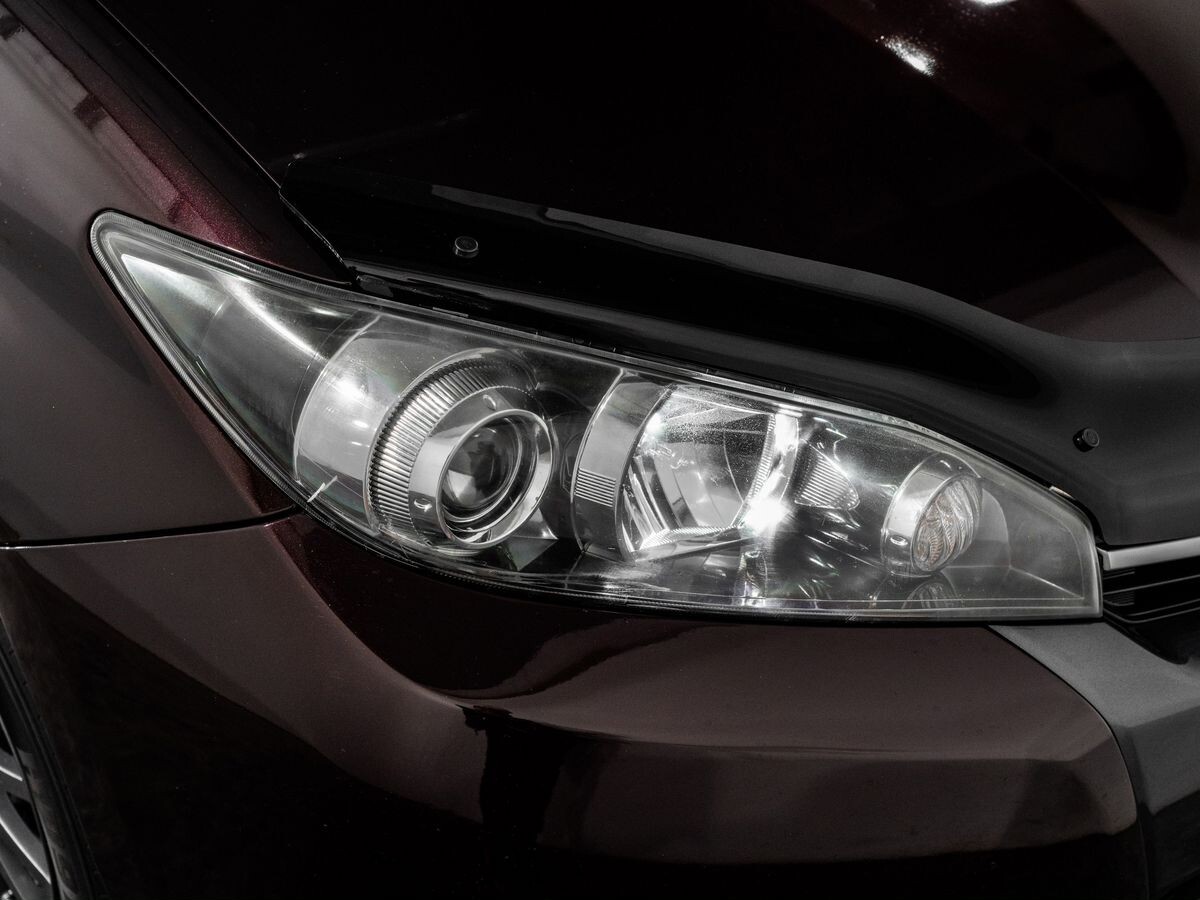 Toyota Wish 2013 - фото автомобиля