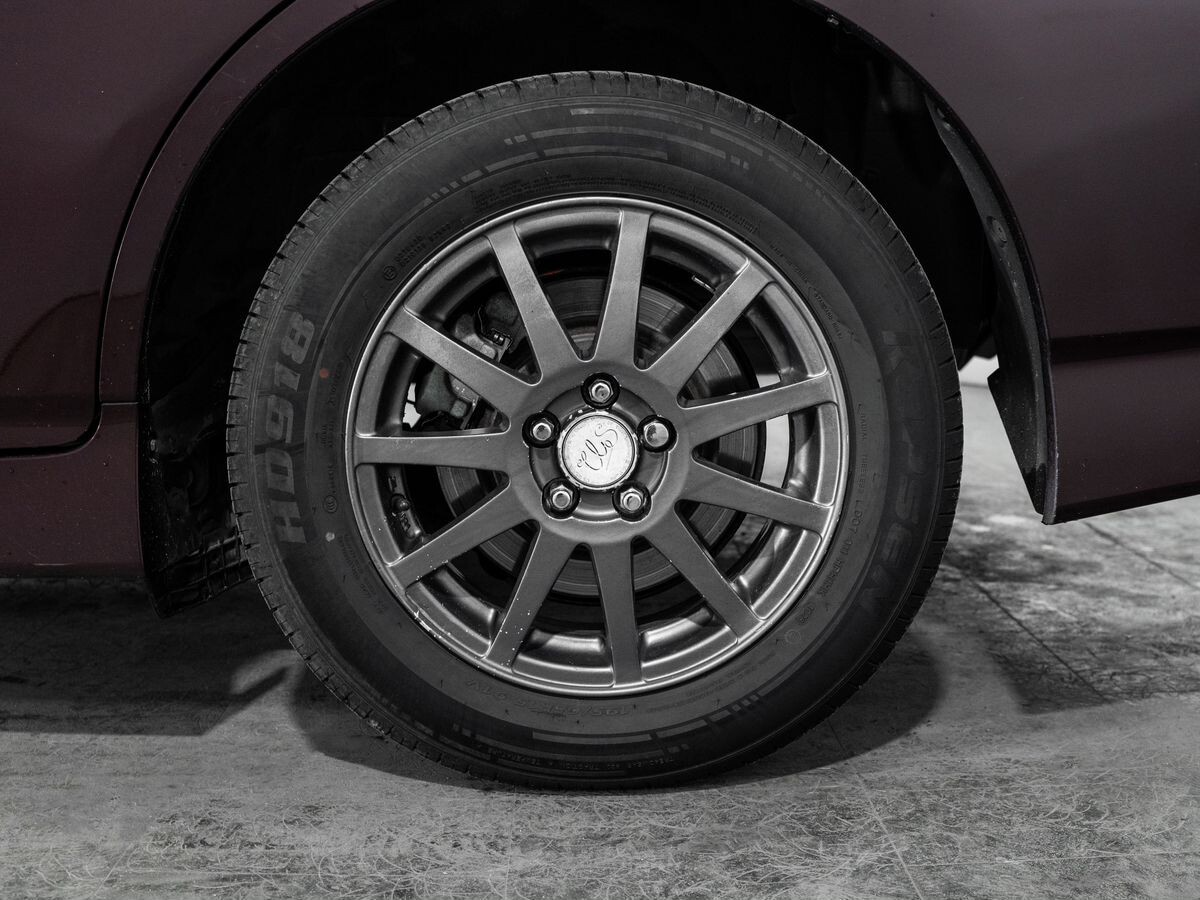 Toyota Wish 2013 - фото автомобиля