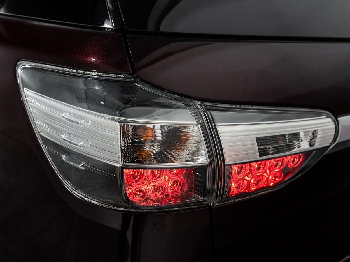 Toyota Wish 2013 - фото автомобиля