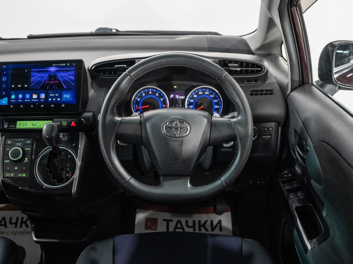 Toyota Wish 2013 - фото автомобиля