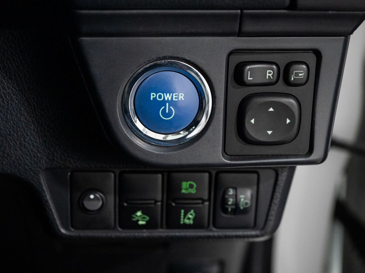 Toyota Corolla Fielder 2015 - фото автомобиля