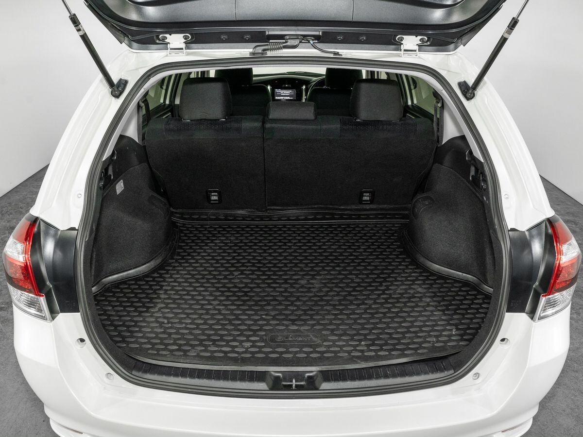 Toyota Corolla Fielder 2015 - фото автомобиля