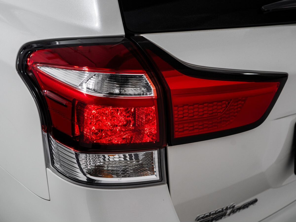 Toyota Corolla Fielder 2015 - фото автомобиля