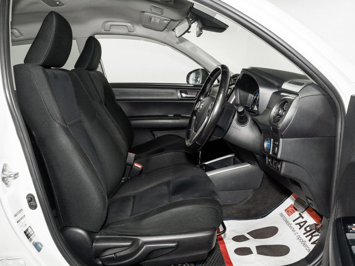 Toyota Corolla Fielder 2015 - фото автомобиля
