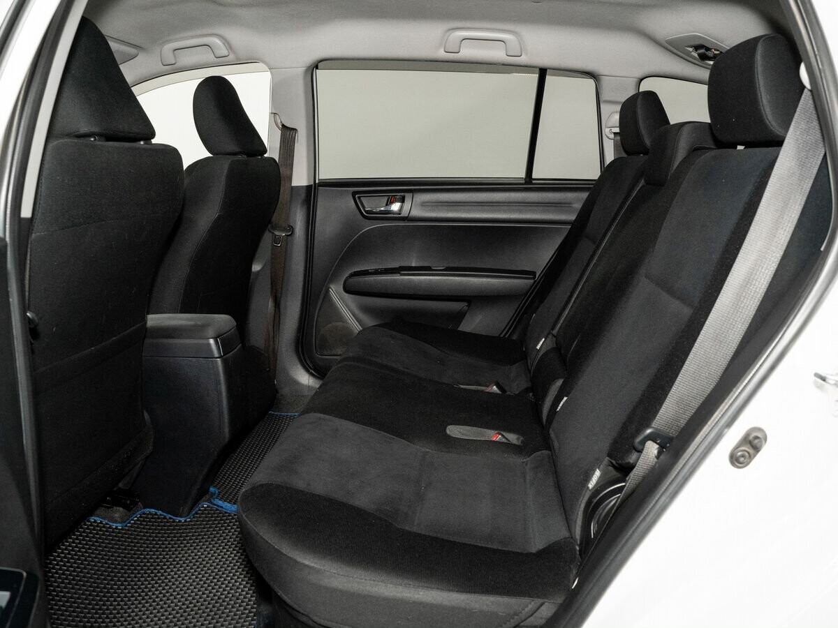 Toyota Corolla Fielder 2015 - фото автомобиля