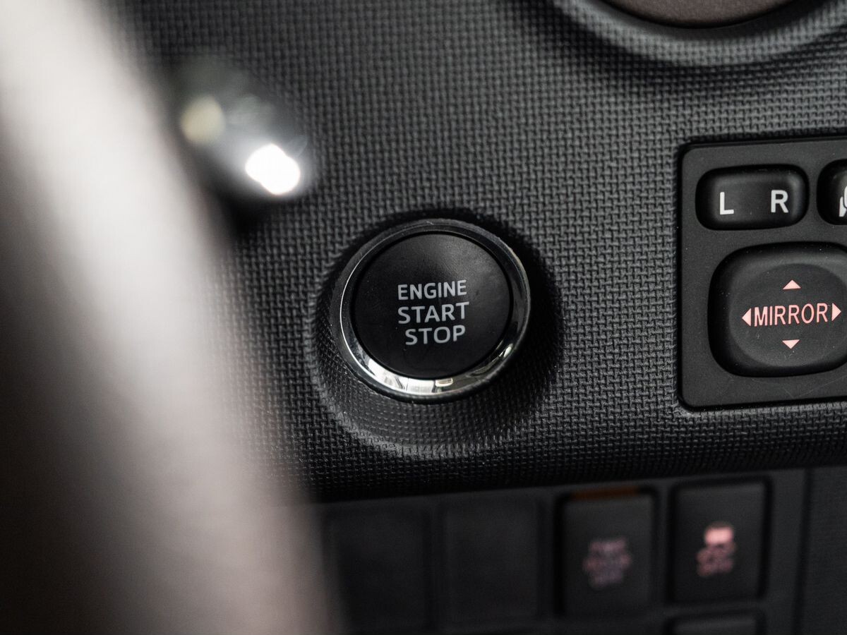 Toyota Spade 2013 - фото автомобиля