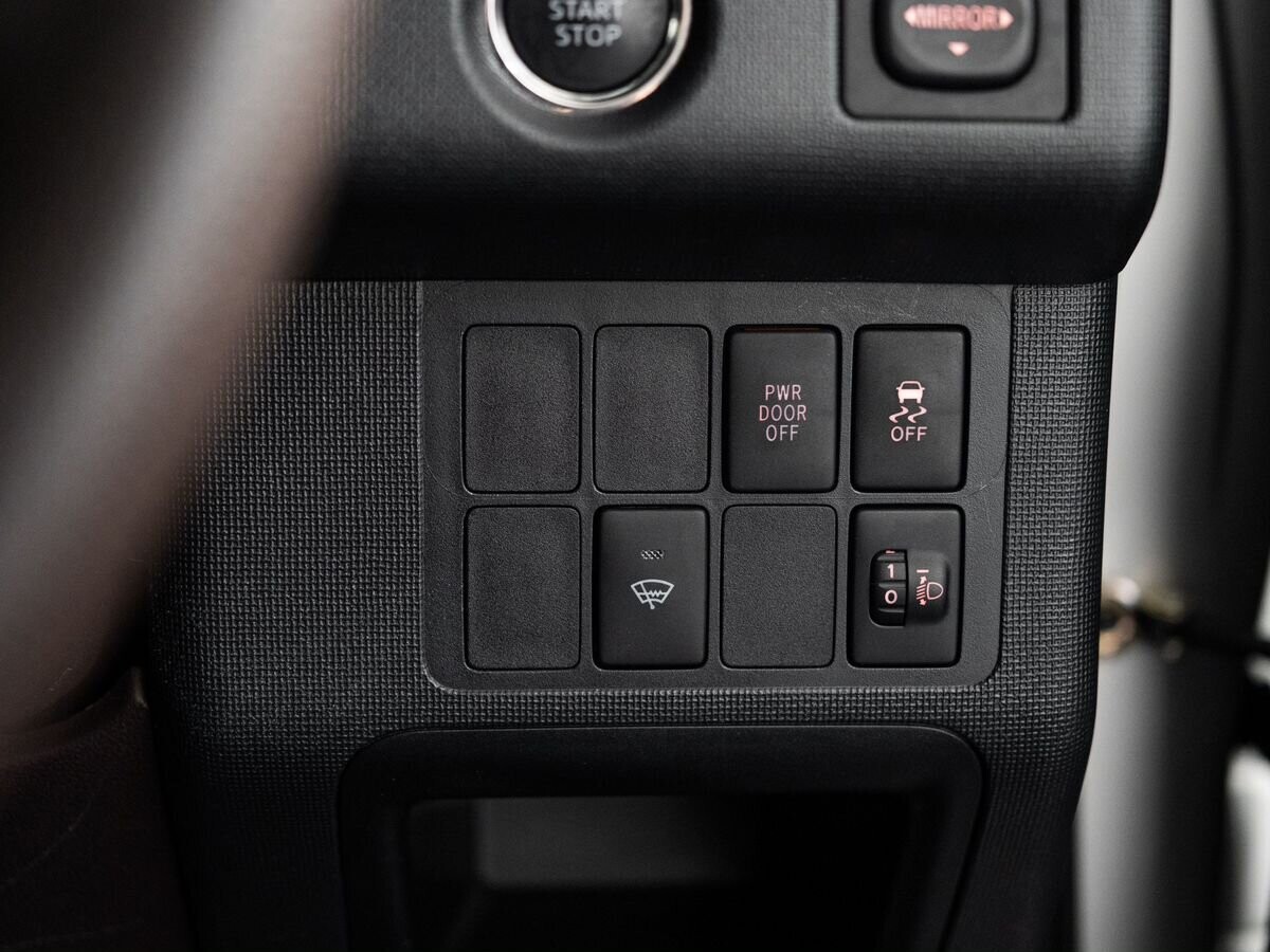 Toyota Spade 2013 - фото автомобиля