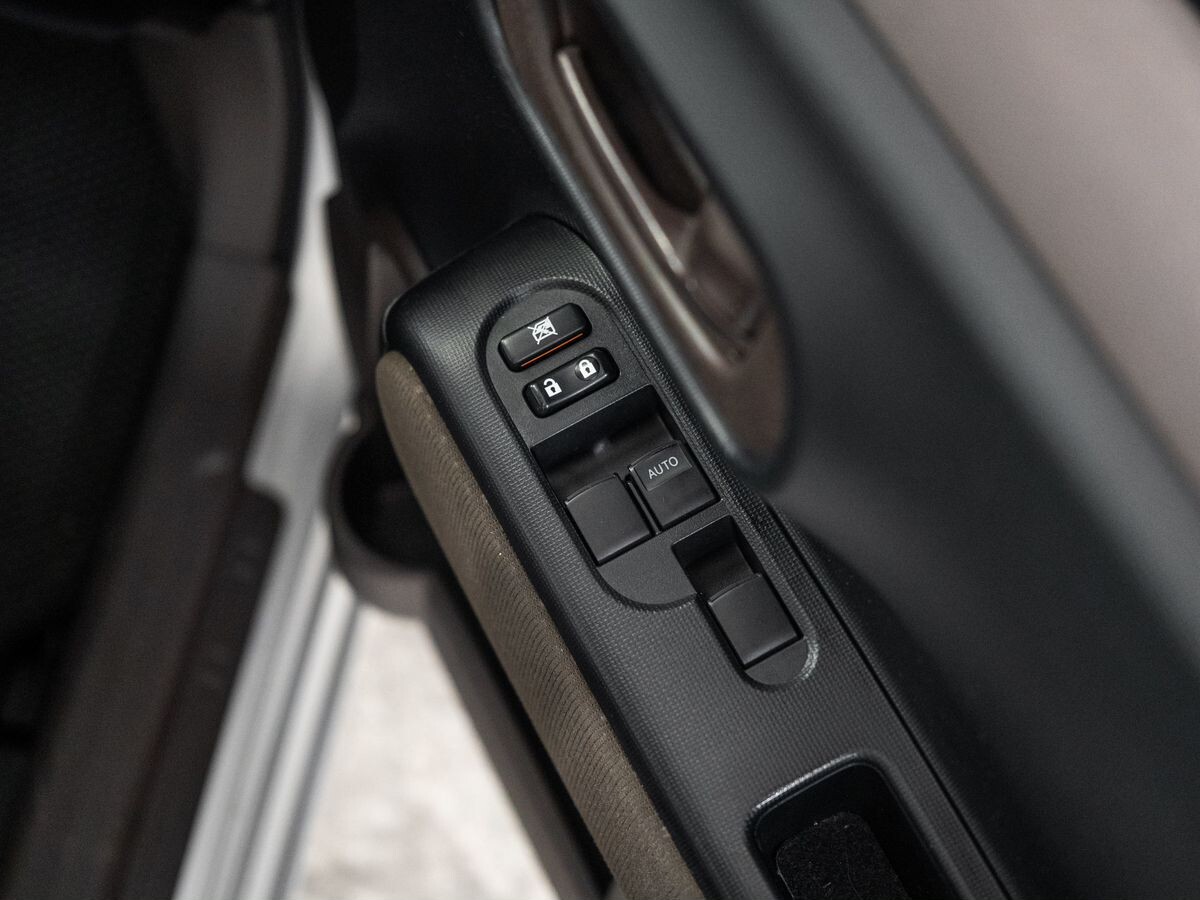 Toyota Spade 2013 - фото автомобиля