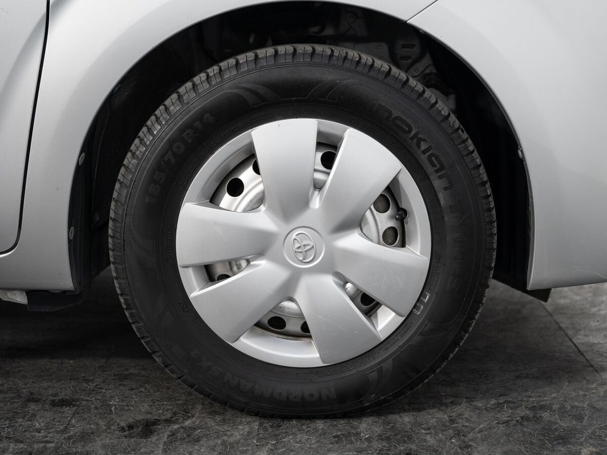 Toyota Spade 2013 - фото автомобиля