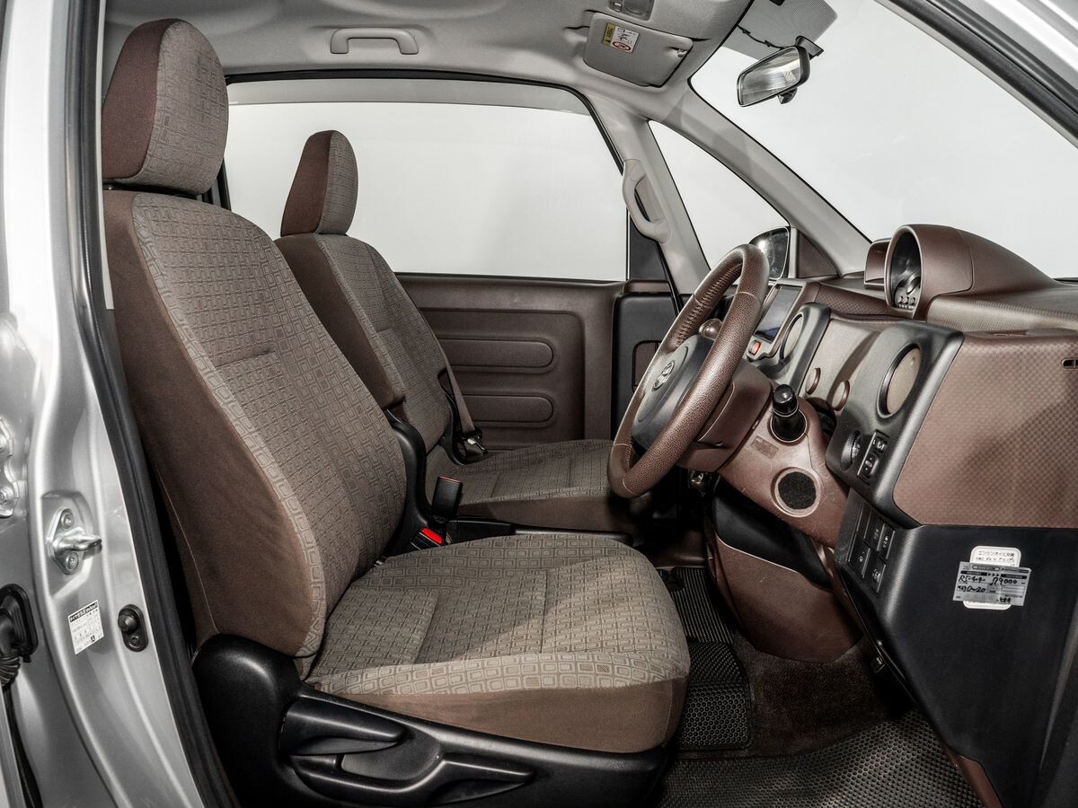 Toyota Spade 2013 - фото автомобиля
