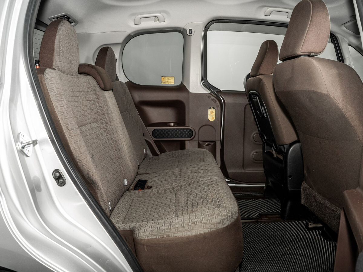 Toyota Spade 2013 - фото автомобиля