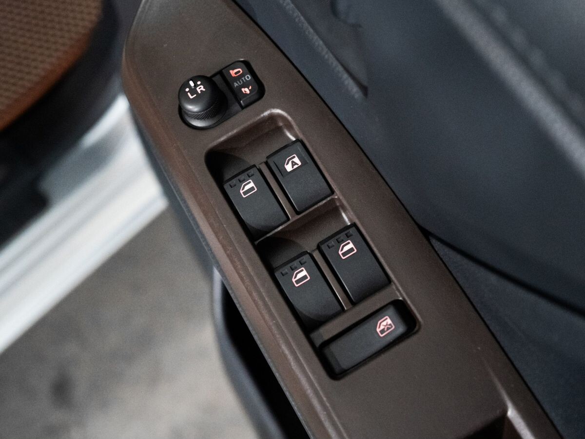 Toyota Tank 2017 - фото автомобиля