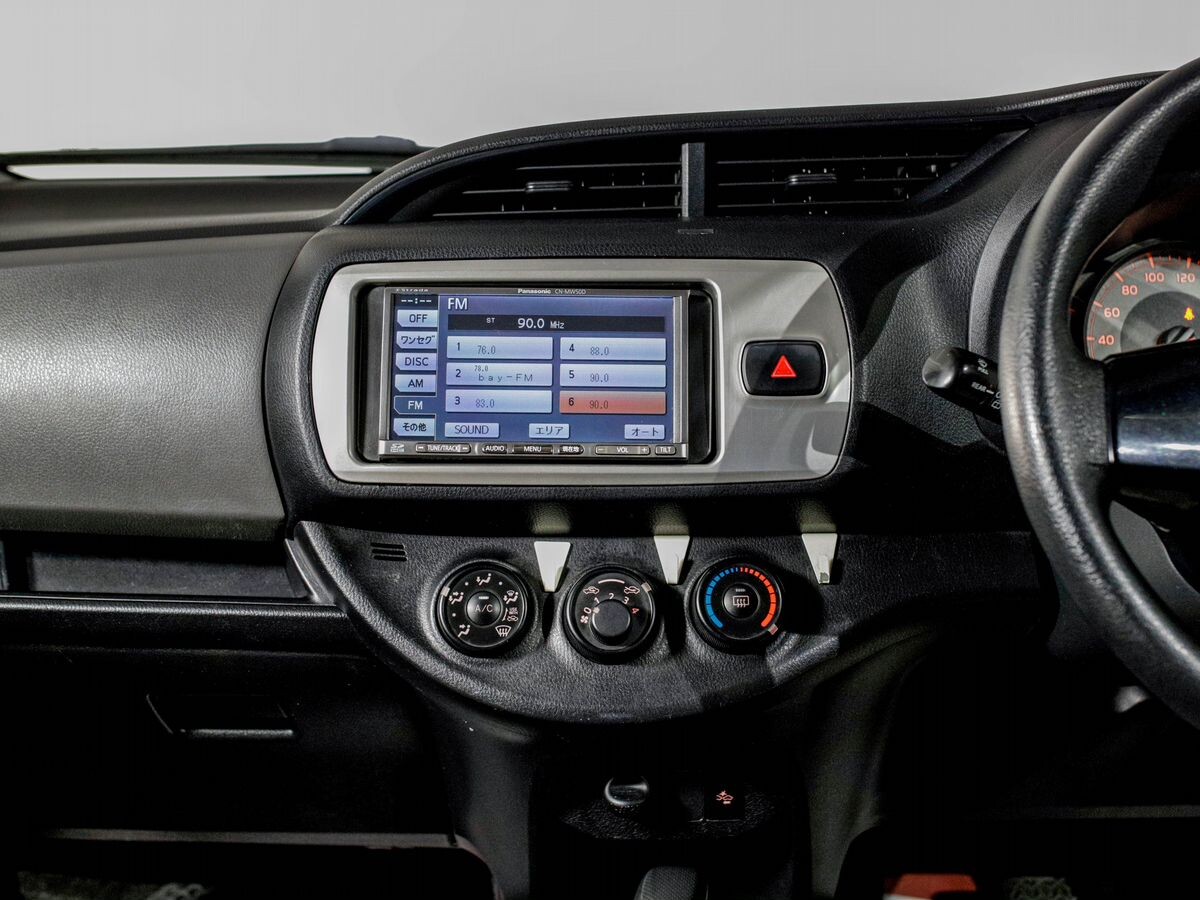 Toyota Vitz 2017 - фото автомобиля