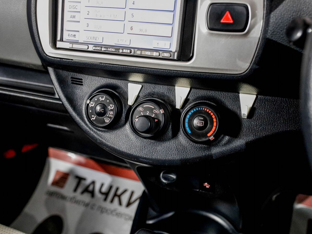 Toyota Vitz 2017 - фото автомобиля