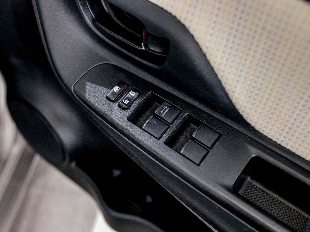 Toyota Vitz 2017 - фото автомобиля