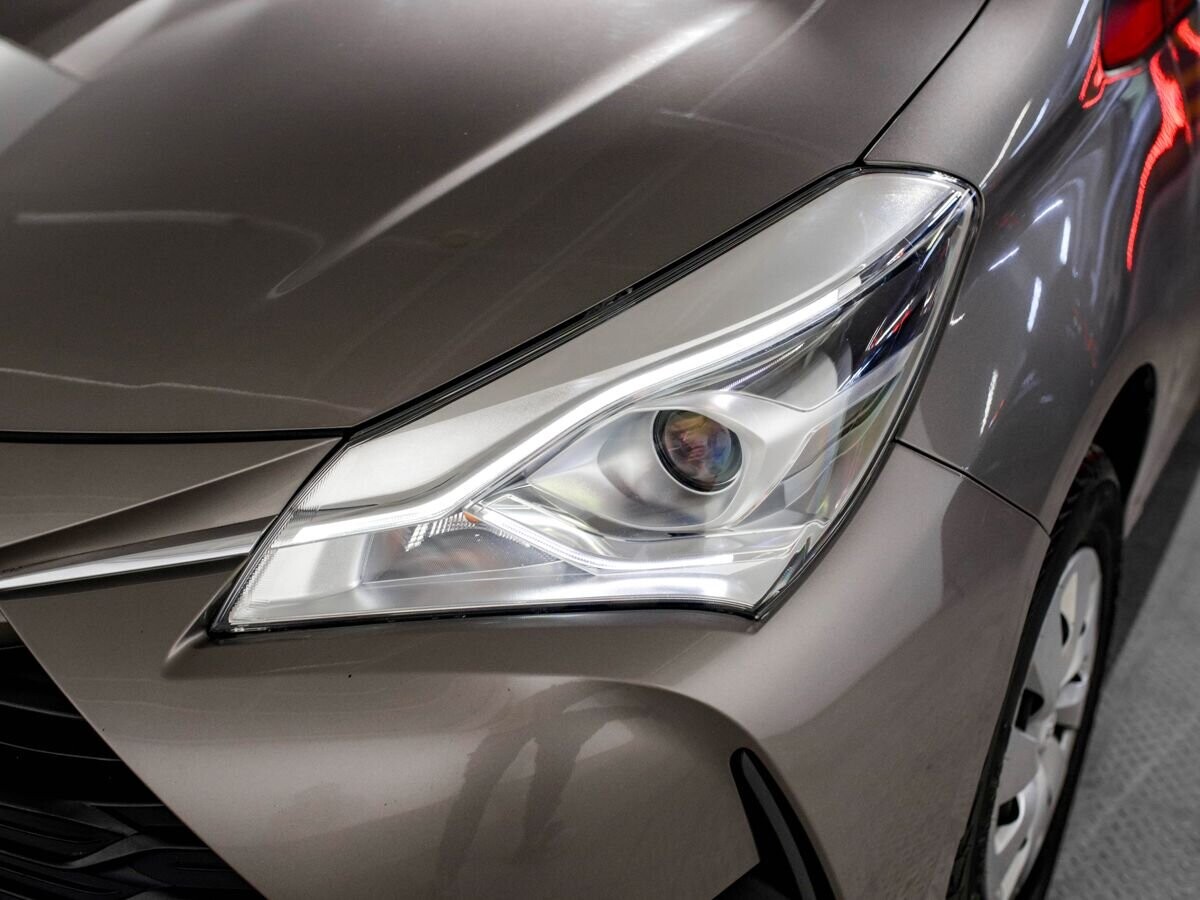 Toyota Vitz 2017 - фото автомобиля