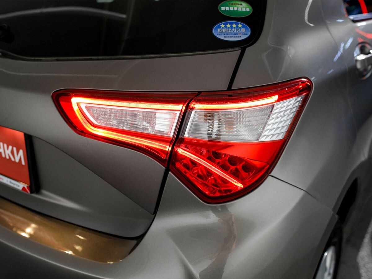 Toyota Vitz 2017 - фото автомобиля