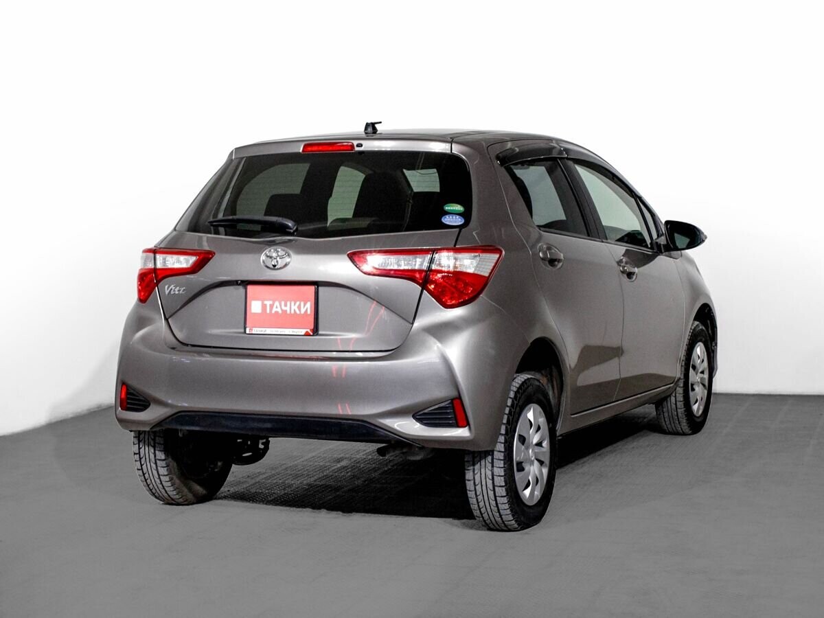 Toyota Vitz 2017 - фото автомобиля