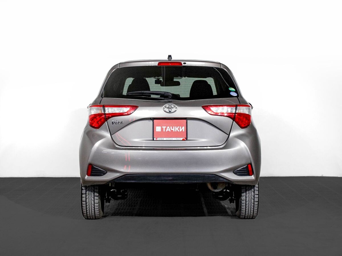 Toyota Vitz 2017 - фото автомобиля