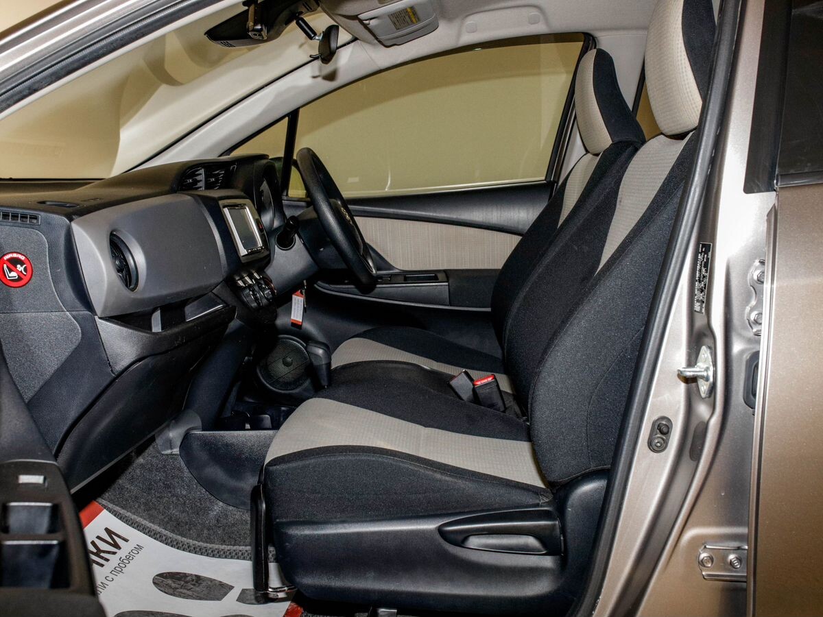 Toyota Vitz 2017 - фото автомобиля