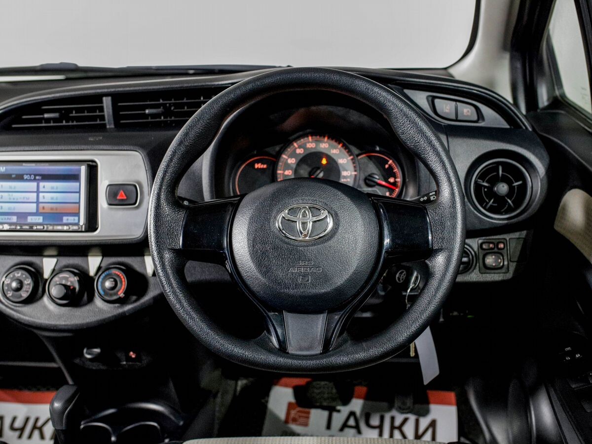 Toyota Vitz 2017 - фото автомобиля