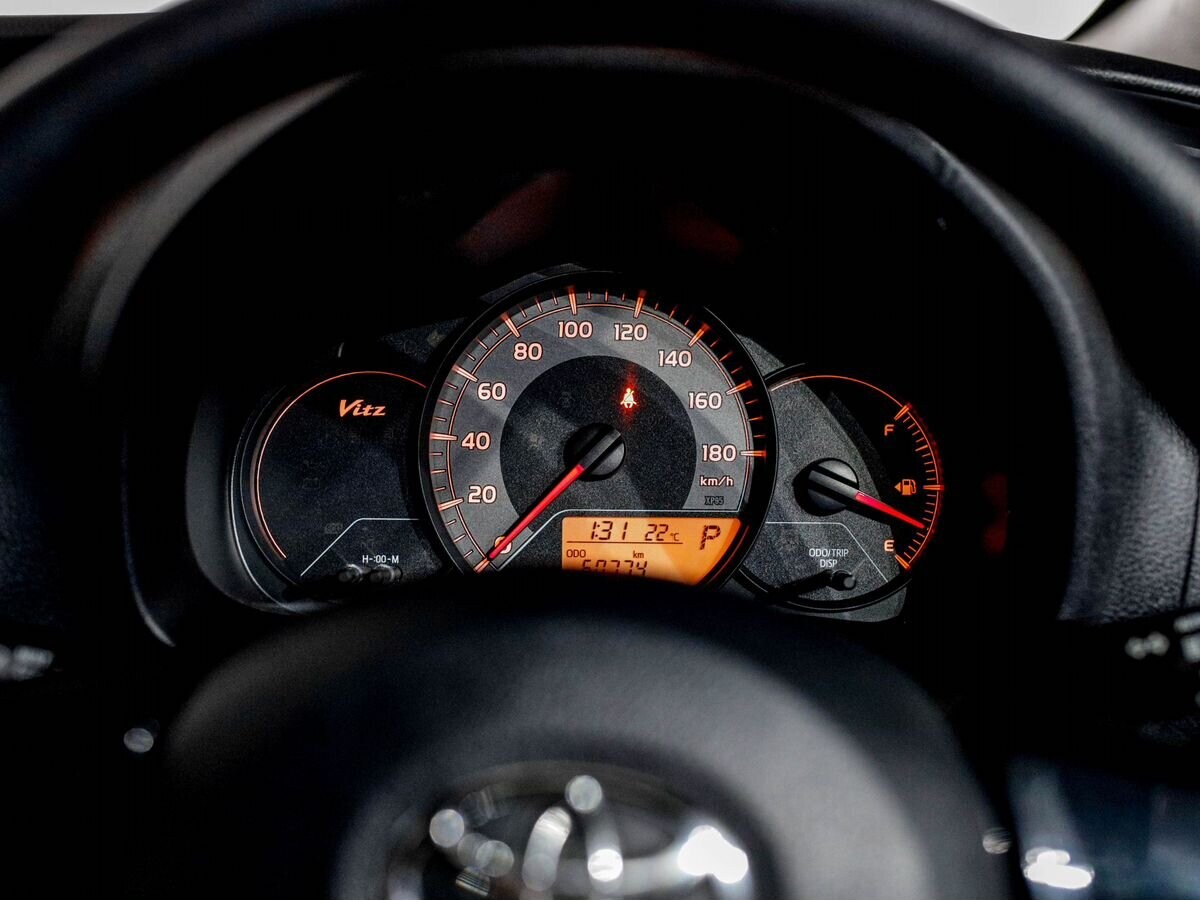 Toyota Vitz 2017 - фото автомобиля
