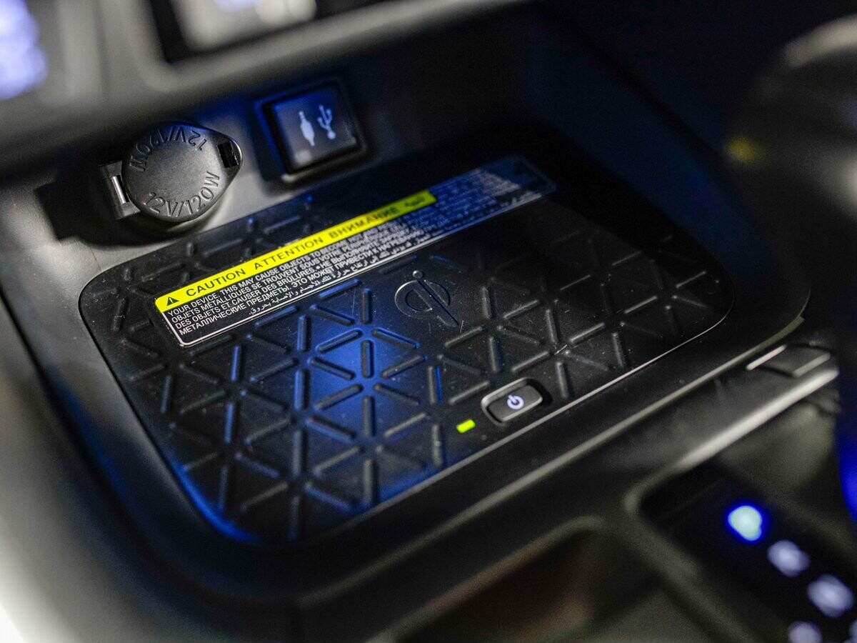 Toyota RAV4 2019 - фото автомобиля