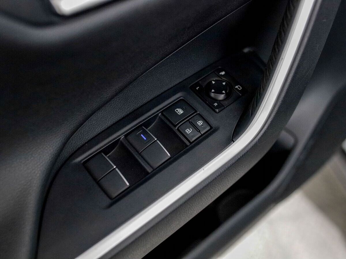 Toyota RAV4 2019 - фото автомобиля