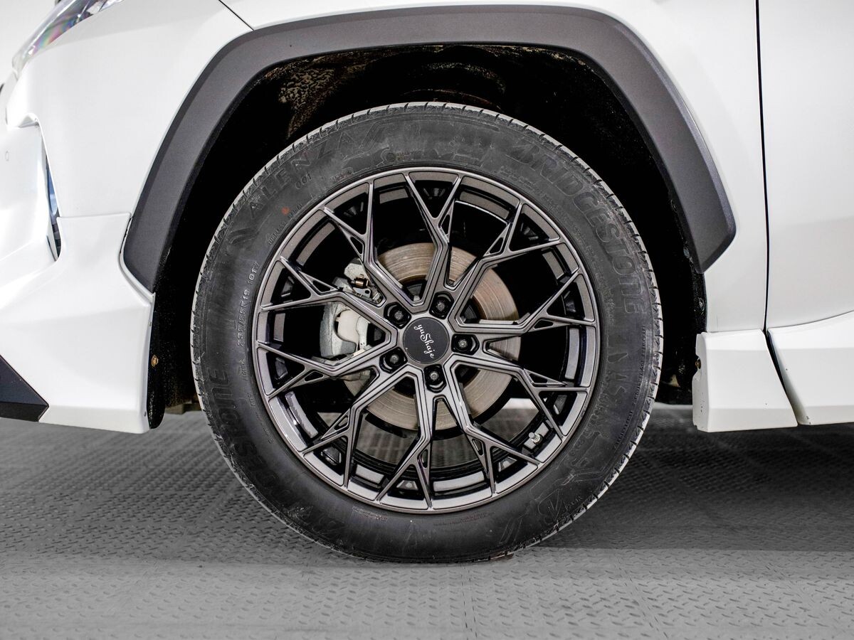 Toyota RAV4 2019 - фото автомобиля