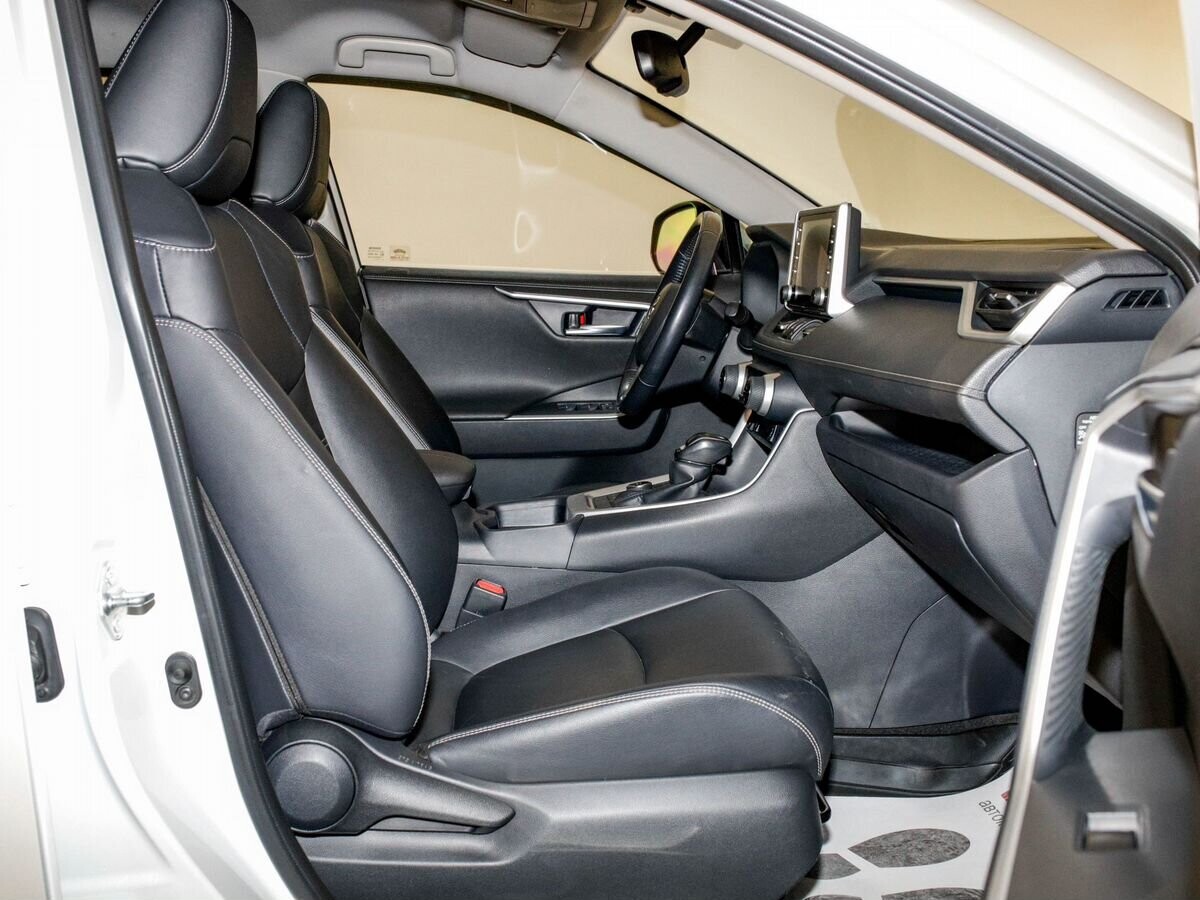 Toyota RAV4 2019 - фото автомобиля