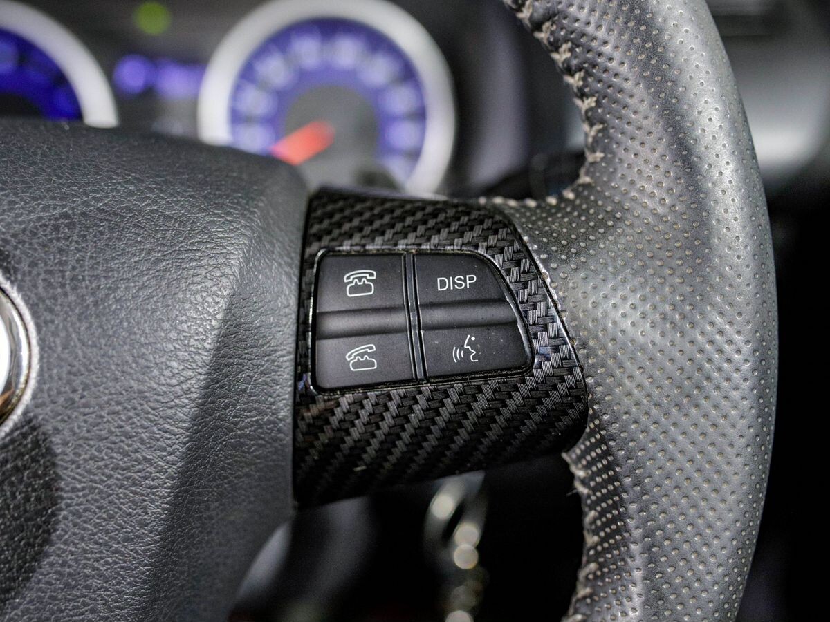 Toyota Wish 2012 - фото автомобиля