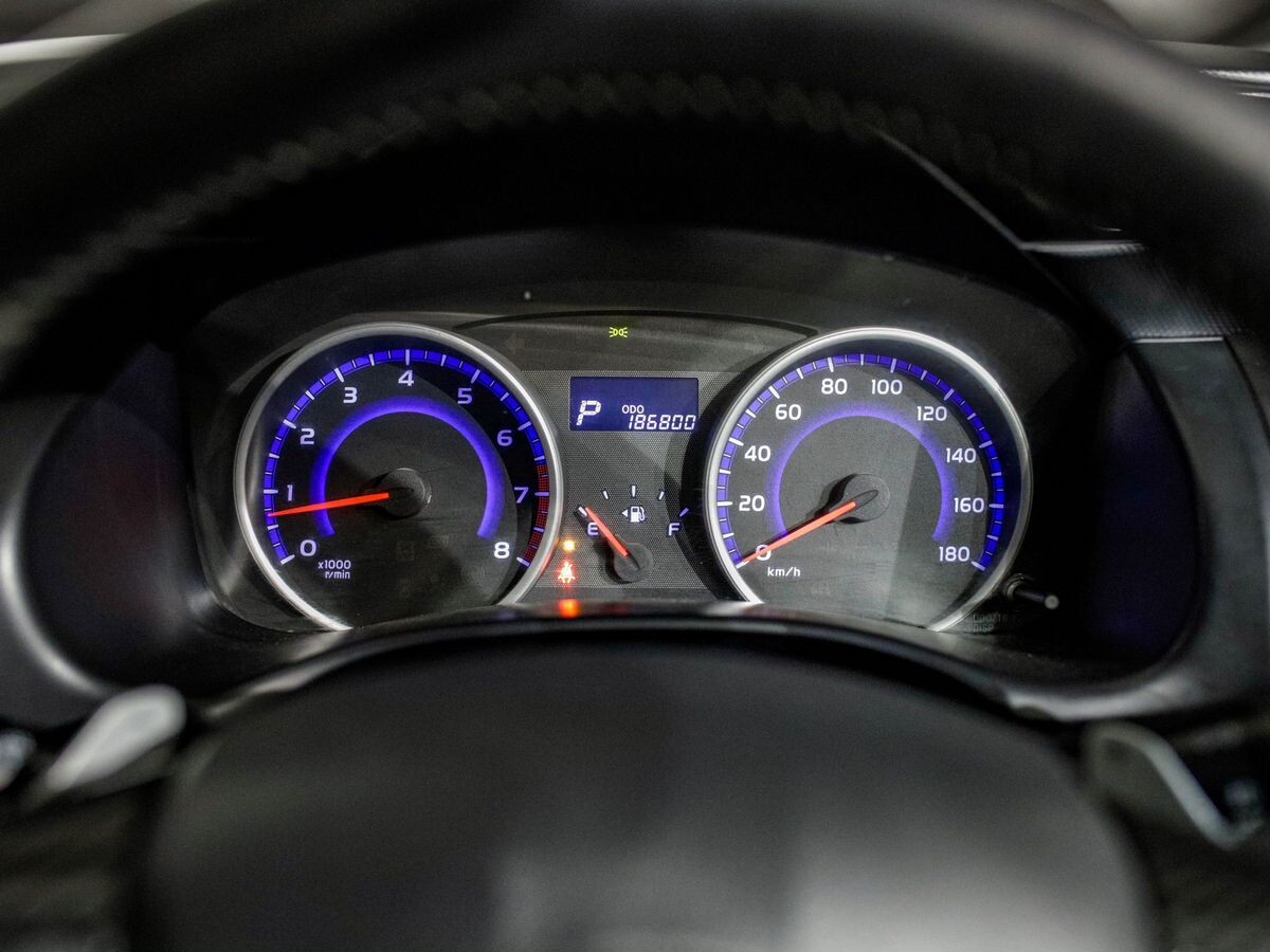 Toyota Wish 2012 - фото автомобиля