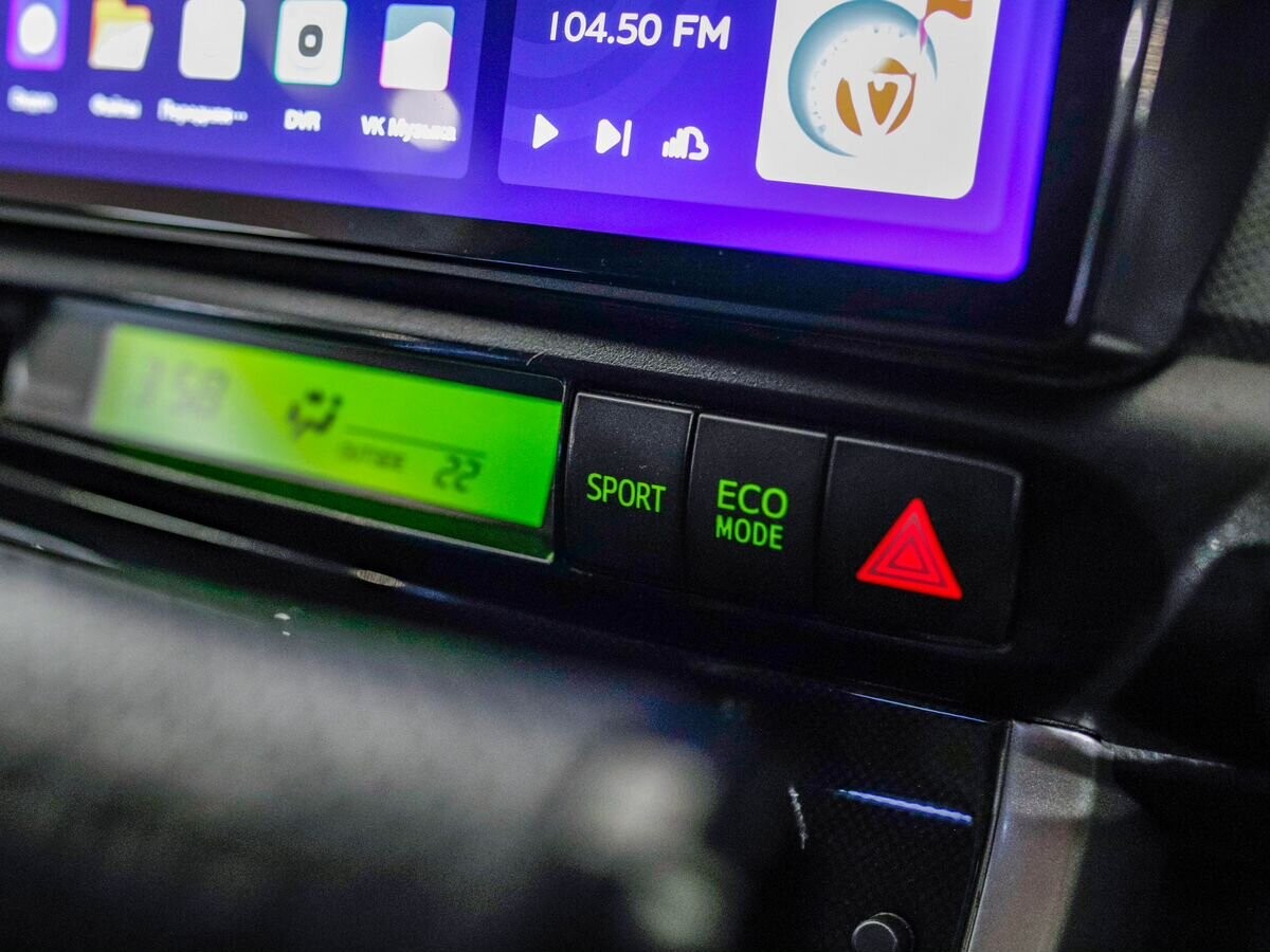 Toyota Wish 2012 - фото автомобиля