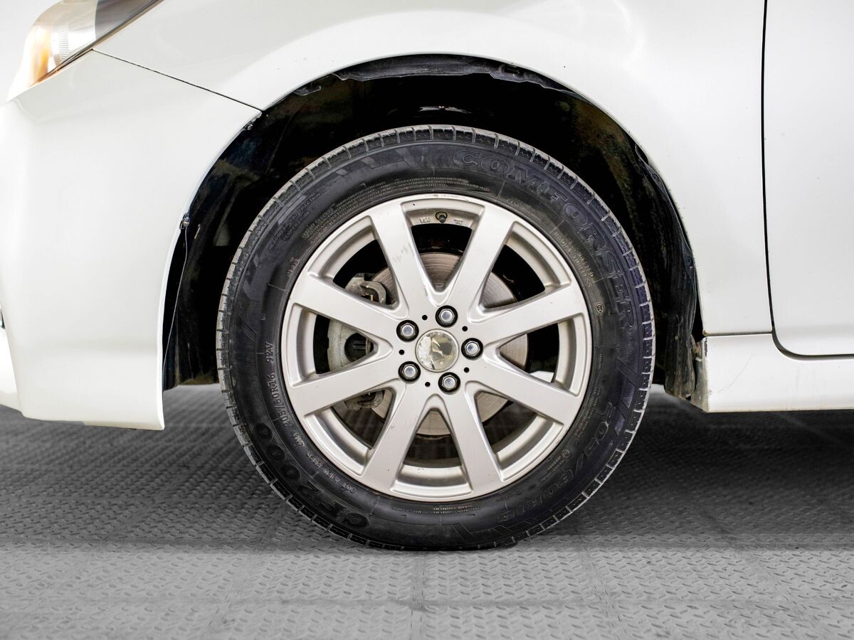 Toyota Wish 2012 - фото автомобиля