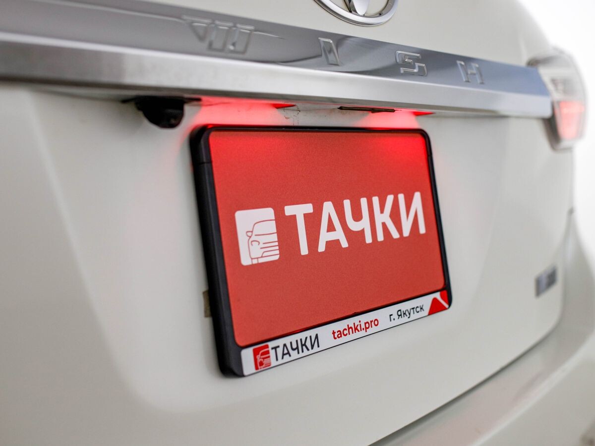 Toyota Wish 2012 - фото автомобиля