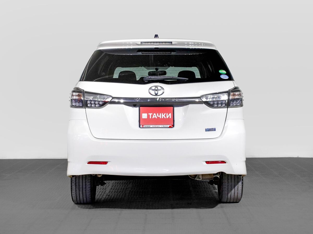 Toyota Wish 2012 - фото автомобиля