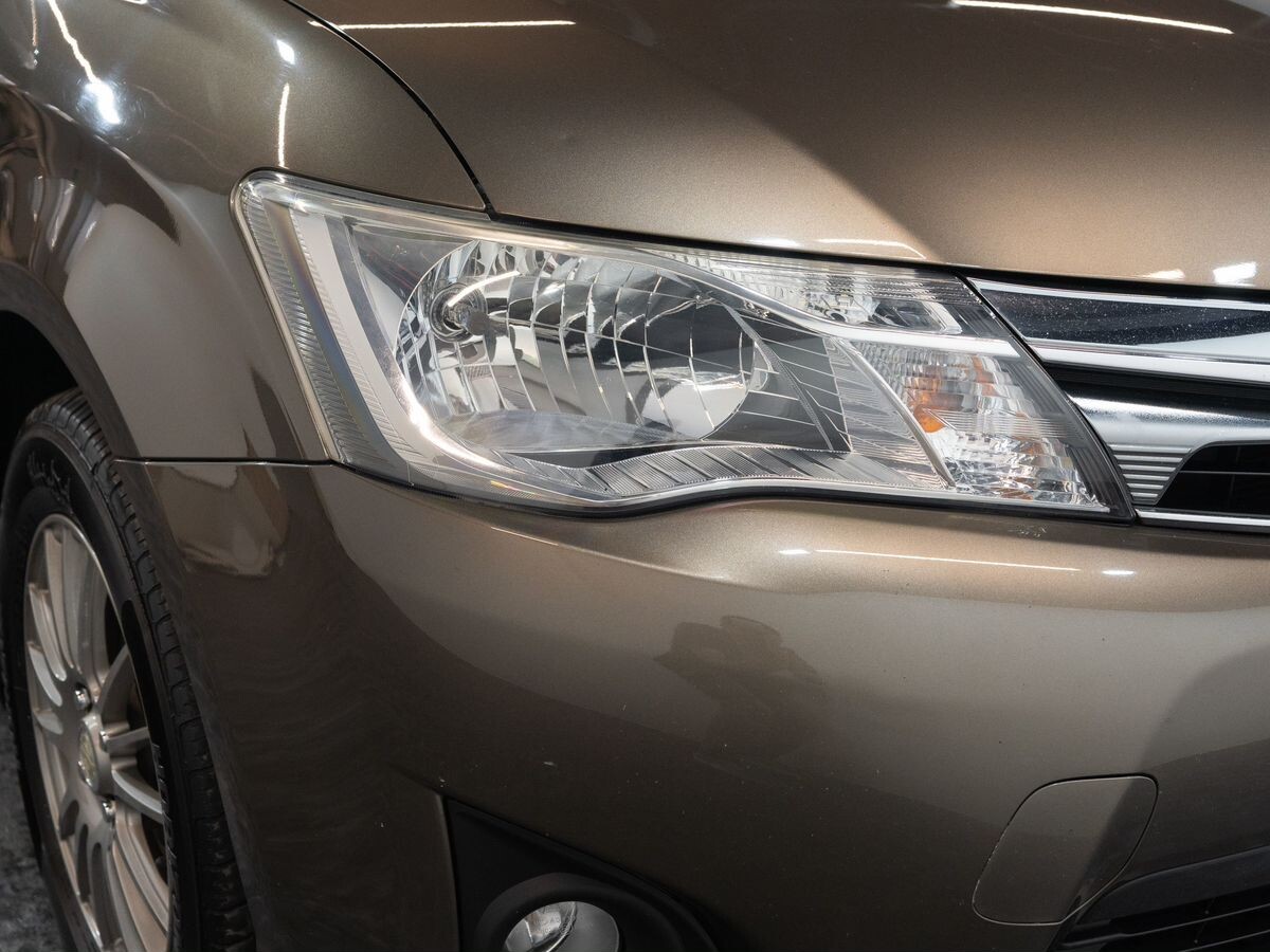 Toyota Corolla Fielder 2013 - фото автомобиля