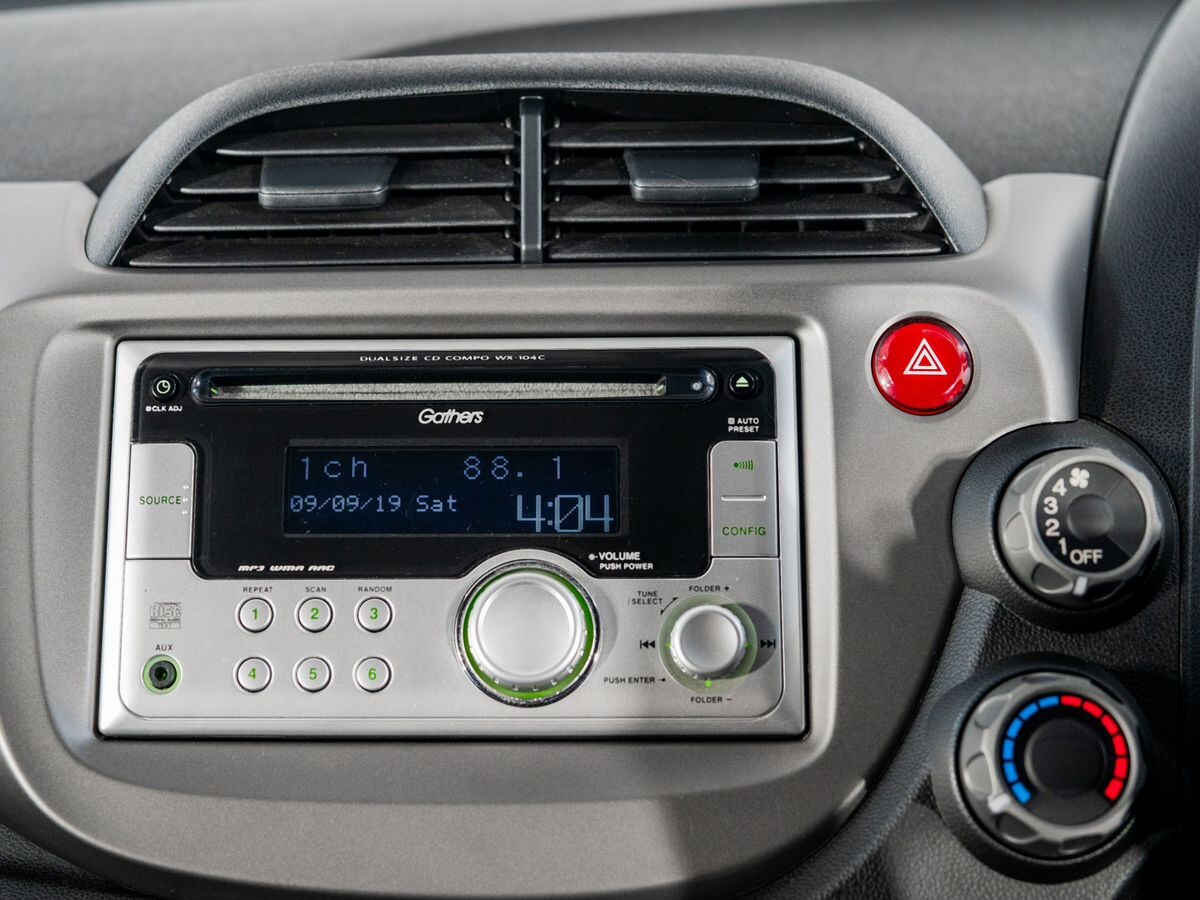 Honda Fit 2010 - фото автомобиля
