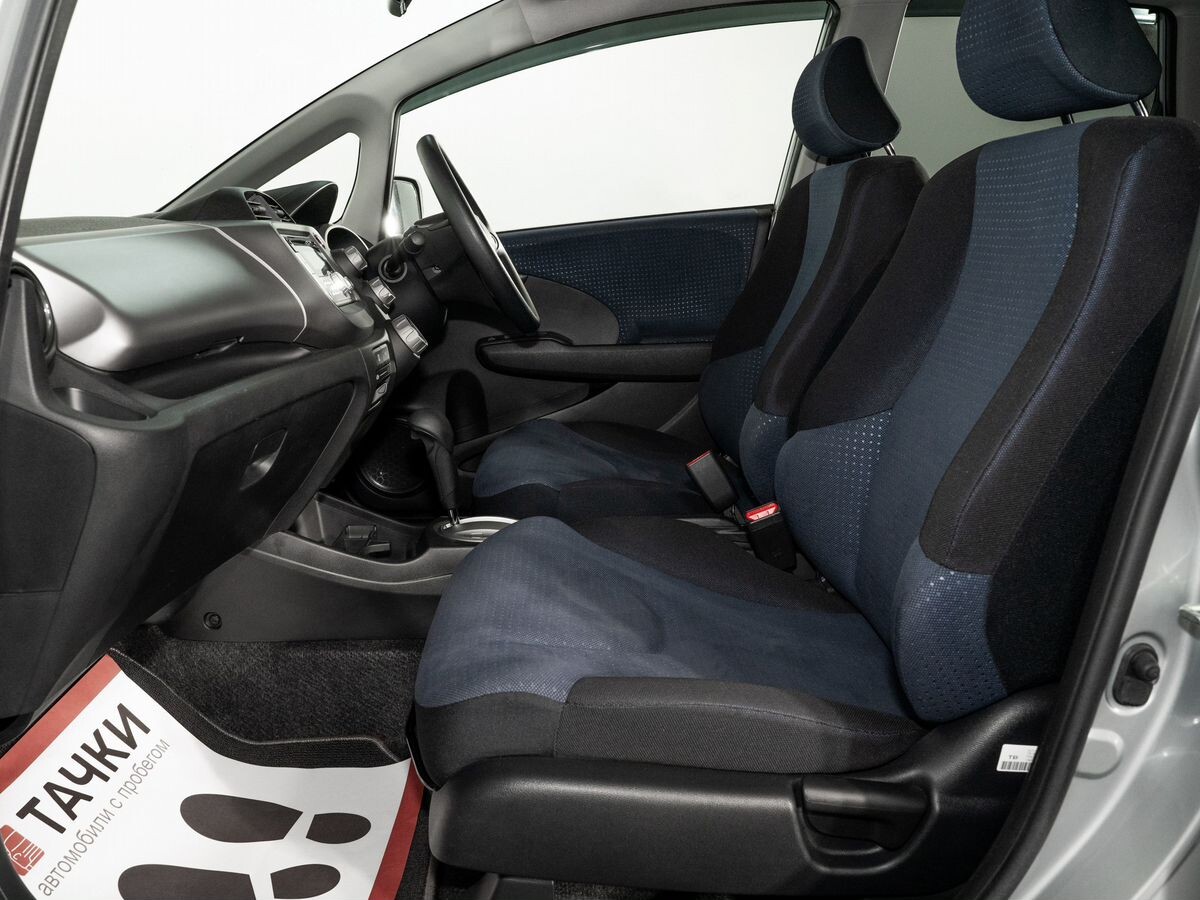 Honda Fit 2010 - фото автомобиля