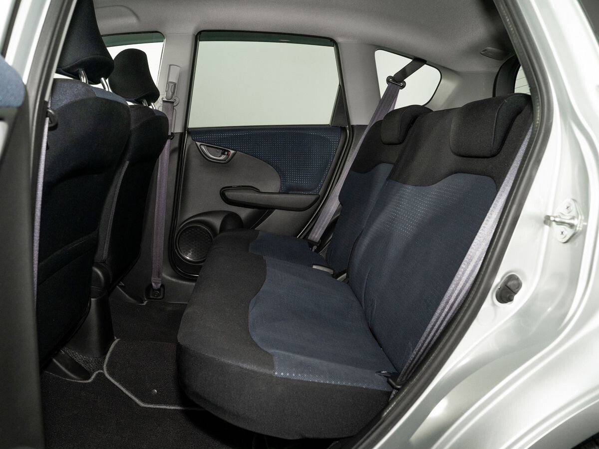 Honda Fit 2010 - фото автомобиля