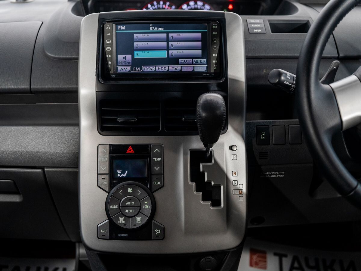 Toyota Noah 2007 - фото автомобиля