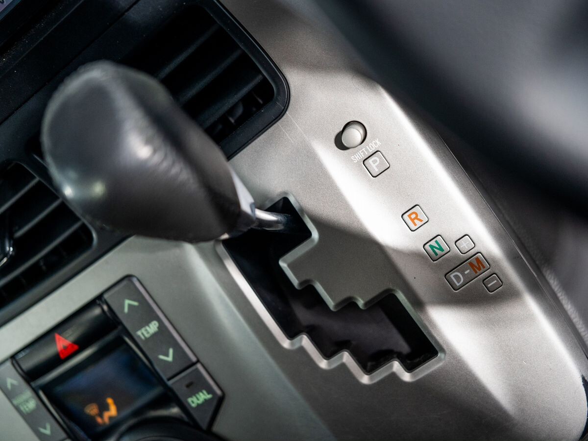 Toyota Noah 2007 - фото автомобиля